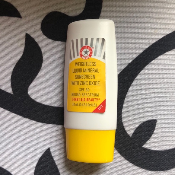 💎 FIRST AID WEIGHTLESS LIQUID MINERAL SUNSCREEN